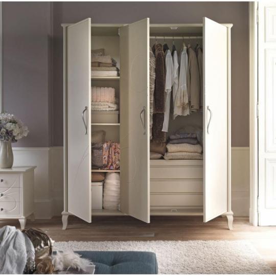 luxus svetly biely malovany masiv drevo satnikova skrina country obciansky spalna nabytok zariadenie bytovy dizajn siva.jpg